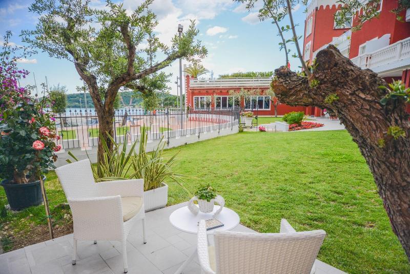 Hotel Villa Garuti Padenghe sul Garda Exterior photo