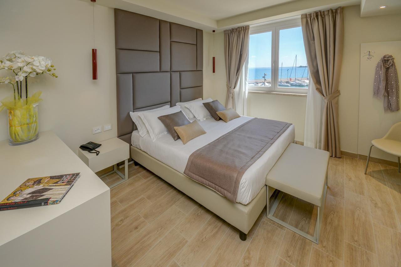 Hotel Villa Garuti Padenghe sul Garda Exterior photo